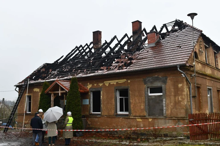 W nocy wybuchł pożar na plebanii w Gądkowie Wielkim
