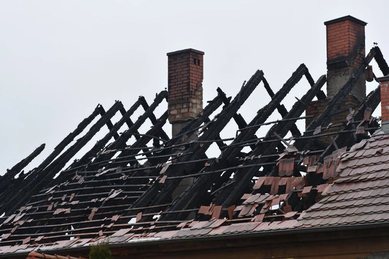 W nocy wybuchł pożar na plebanii w Gądkowie Wielkim