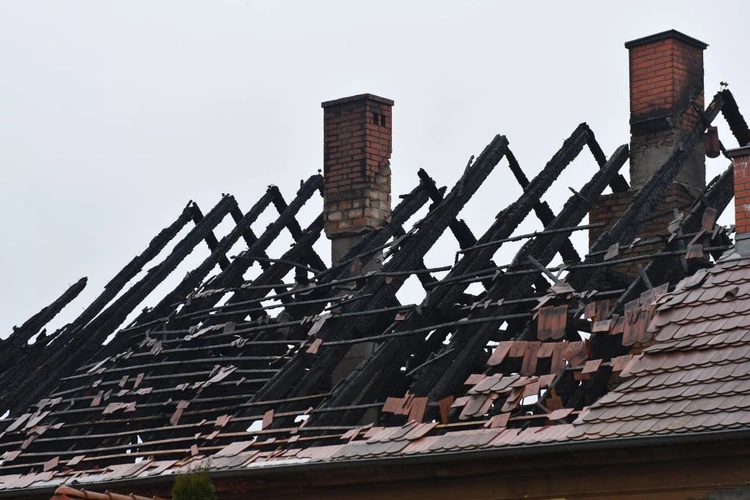 W nocy wybuchł pożar na plebanii w Gądkowie Wielkim