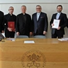 Nie ochrzczą dzieci, dopóki rodzice nie wezmą ślubu. "To niedopuszczalne"