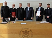 Nie ochrzczą dzieci, dopóki rodzice nie wezmą ślubu. "To niedopuszczalne"