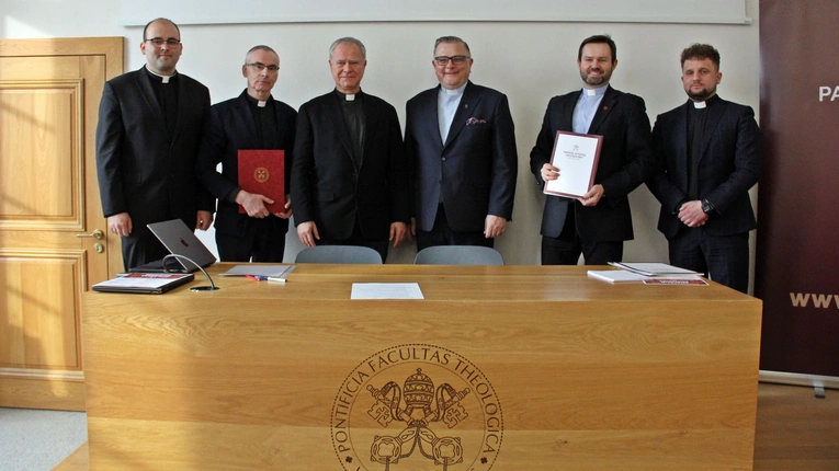 Nie ochrzczą dzieci, dopóki rodzice nie wezmą ślubu. "To niedopuszczalne"