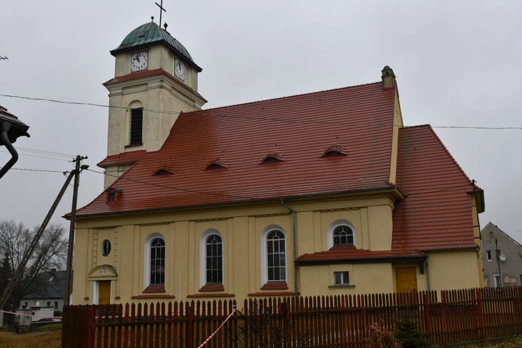 W nocy wybuchł pożar na plebanii w Gądkowie Wielkim