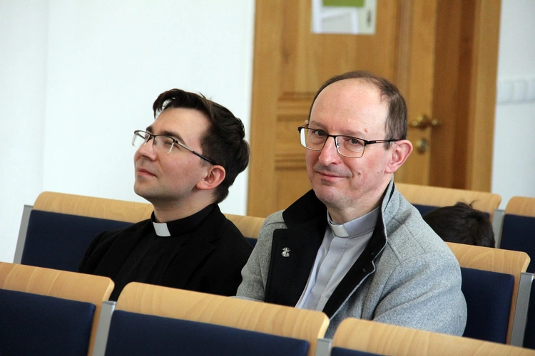 Nie ochrzczą dzieci, dopóki rodzice nie wezmą ślubu. "To niedopuszczalne"