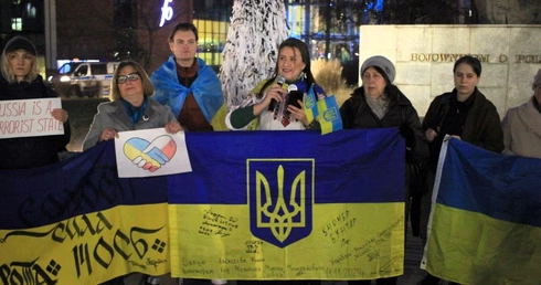 Ukraina krwawi, ale nie upada