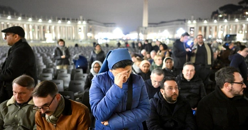 Rzym: Trwa modlitwa za papieża Franciszka. Włącz się w nią tam, gdzie jesteś!