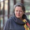 Izabela Drobotowicz-Orkisz aktorka teatralna i filmowa, absolwentka PWST w Krakowie. Zagrała jedną z głównych ról w filmach „Dziewczęta z Nowolipek”  i „Rajska jabłoń”. Pracowała w teatrach Wybrzeże, Atelier i Bucleina. Od 2001 r. prowadzi autorski Teatr Hagiograf  im. św. Teresy z Lisieux, tworzy scenariusze i reżyseruje.