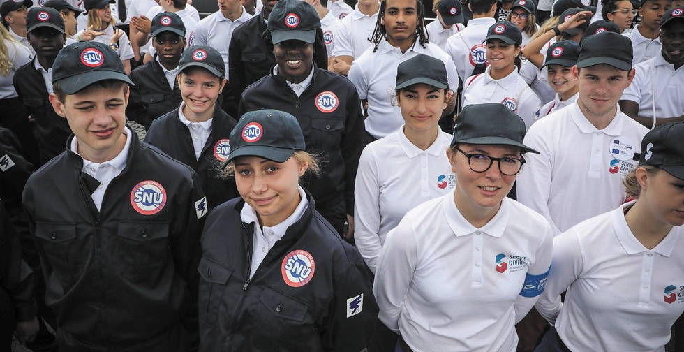 Francuski model powszechnej służby publicznej (Service National Universel  – SNU) adresowany  jest do 15-latków.