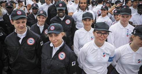 Francuski model powszechnej służby publicznej (Service National Universel  – SNU) adresowany  jest do 15-latków.