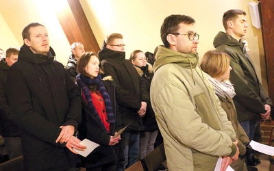 W spotkaniach kursowych wzięło udział 50 par. 