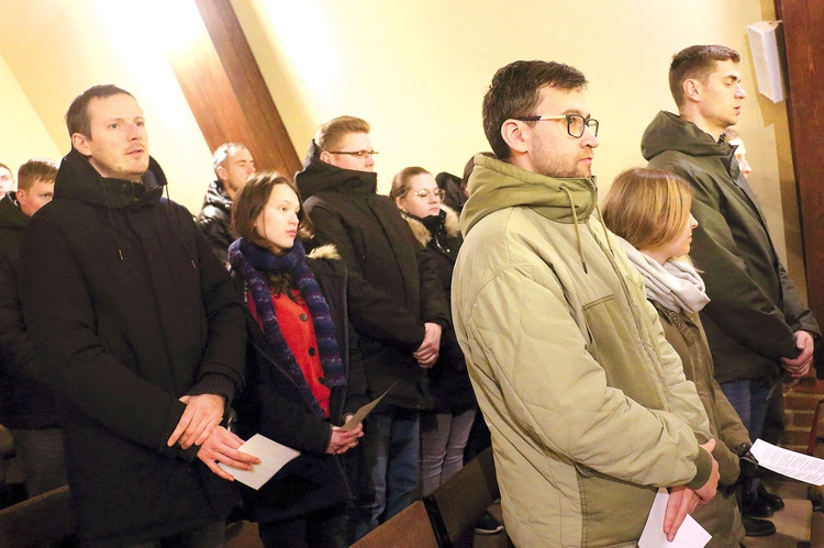 W spotkaniach kursowych wzięło udział 50 par. 