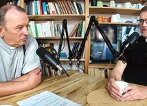 „Teologię z Katowic” (na zdjęciu ks. Jan Słomka i ks. Jacek Kempa)…