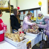 Parafianie chętnie otwierali portfele, by wesprzeć pracę misjonarzy.