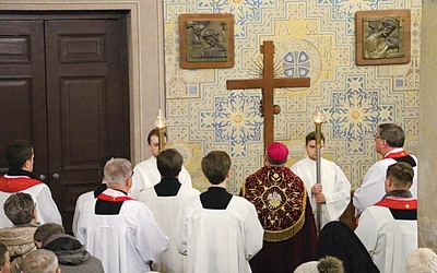 	„Życie z doświadczeniem wykorzystania seksualnego zawiera w sobie każdą stację drogi krzyżowej” – z rozważań Drogi Krzyżowej przygotowanych na piątek 7 marca.