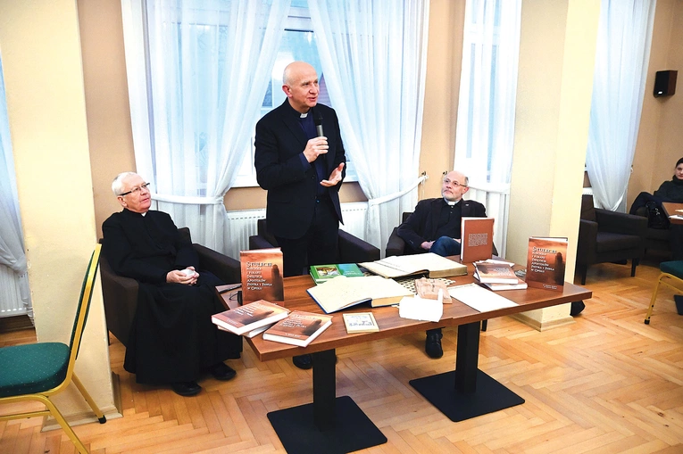 	Spotkanie z autorami książki odbyło się 15 lutego.