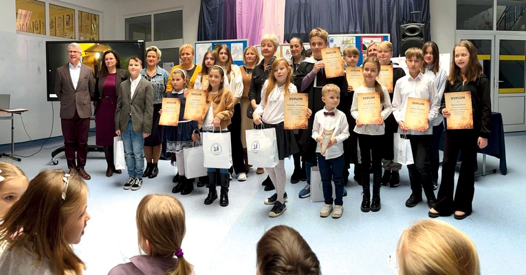 	Wręczenie nagród i wyróżnień uczestnikom konkursu. 