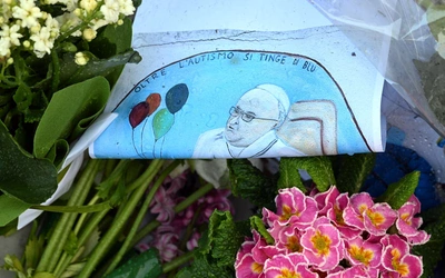 Dobre wieści z Rzymu. Stan zdrowia papieża się poprawia. Ustąpiła łagodna niewydolność nerek