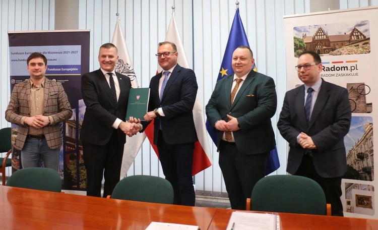 Umowę podpisali Rafał Rajkowski i Radosław Witkowski.