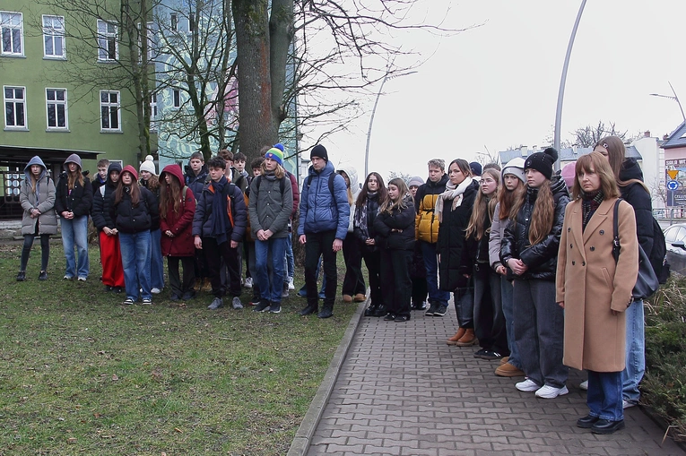 Uroczystości pod pomnikiem rotm. Pileckiego w Koszalinie