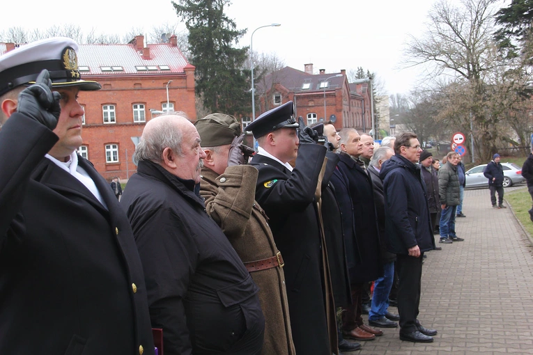 Uroczystości pod pomnikiem rotm. Pileckiego w Koszalinie