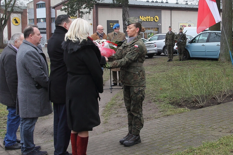 Uroczystości pod pomnikiem rotm. Pileckiego w Koszalinie