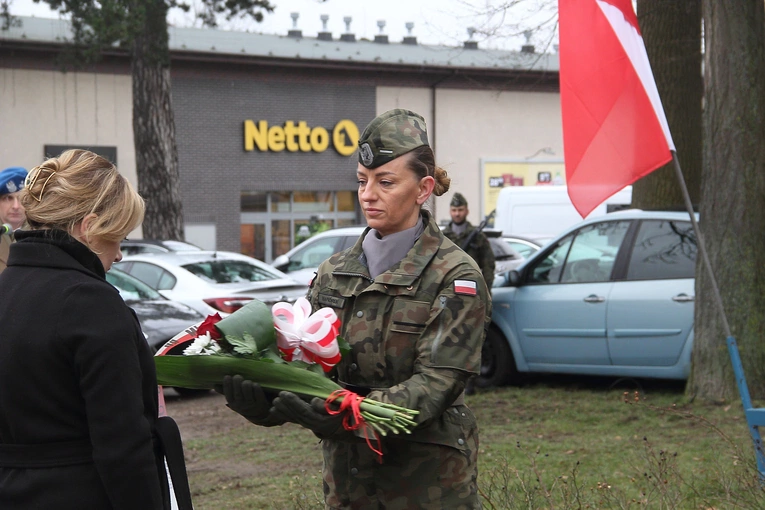 Uroczystości pod pomnikiem rotm. Pileckiego w Koszalinie