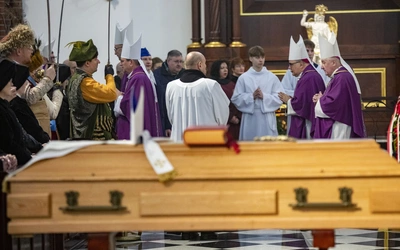 Pogrzeb bp. Kazimierza Romaniuka, cz. 1