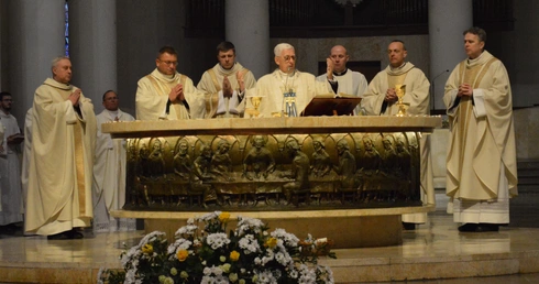 Pielgrzymka dekanatów do katowickiej katedry