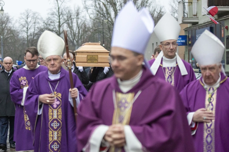 Pogrzeb bp. Kazimierza Romaniuka, cz. 2