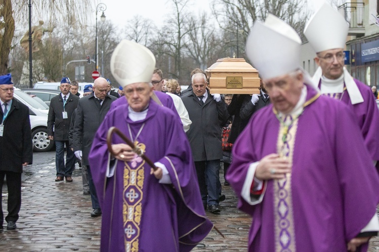 Pogrzeb bp. Kazimierza Romaniuka, cz. 2