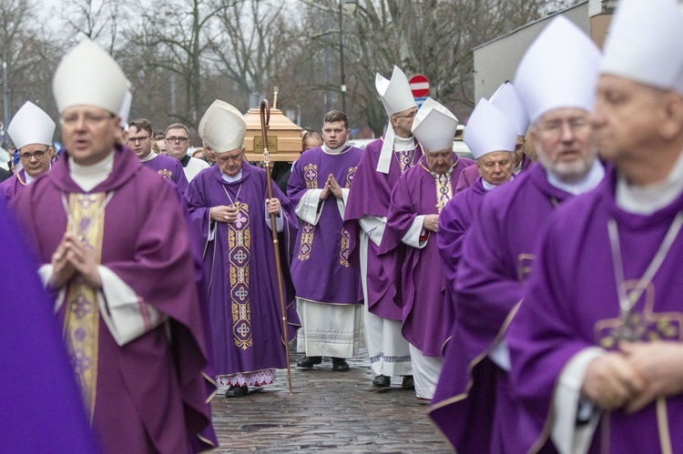 Pogrzeb bp. Kazimierza Romaniuka, cz. 2