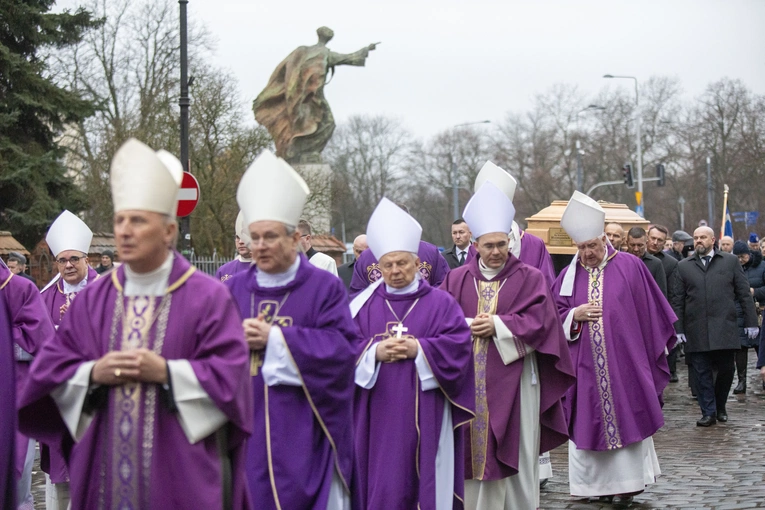 Pogrzeb bp. Kazimierza Romaniuka, cz. 2
