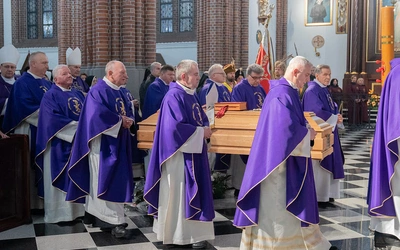 Podczas pogrzebu bpa Kazimierza Romaniuka