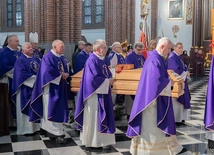 Podczas pogrzebu bpa Kazimierza Romaniuka