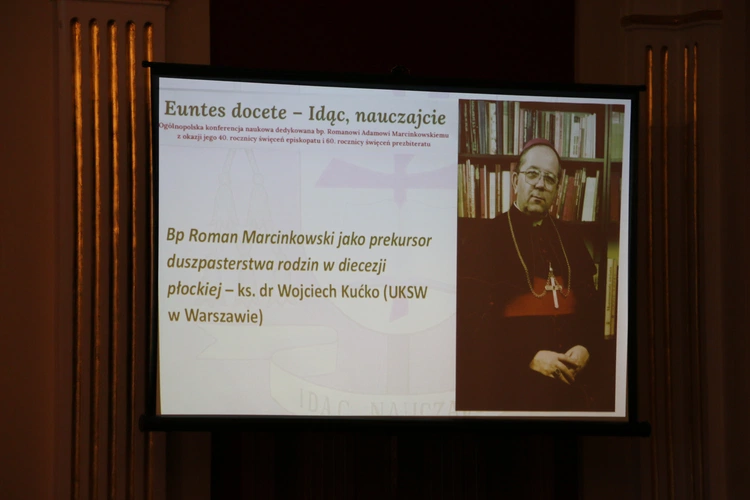 Płock. Konferencja naukowa dedykowana bp. Romanowi Marcinkowskiemu