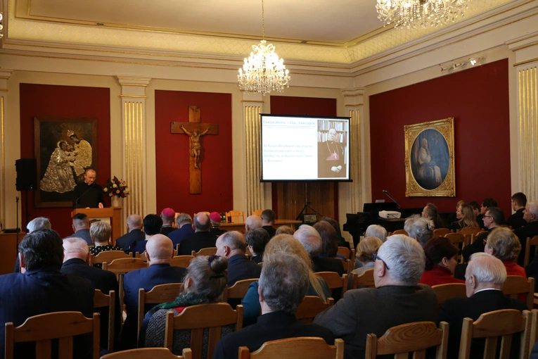 Płock. Konferencja naukowa dedykowana bp. Romanowi Marcinkowskiemu