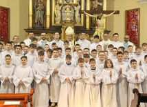 Pan Jezus i dzisiaj przyprowadza dzieci do Siebie