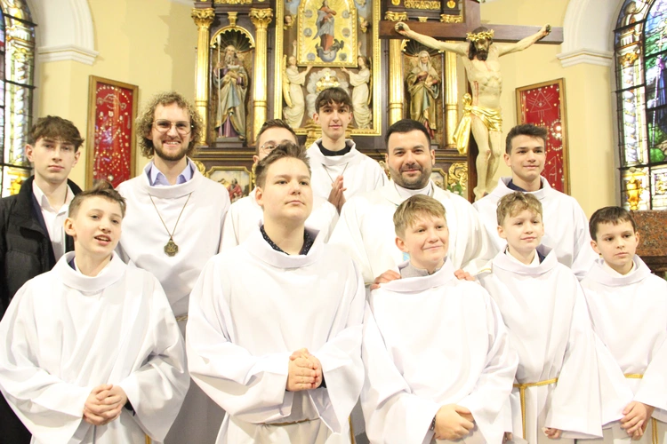 Mystków. Błogosławieństwo nowych lektorów dekanatu Nowy Sącz-Wschód