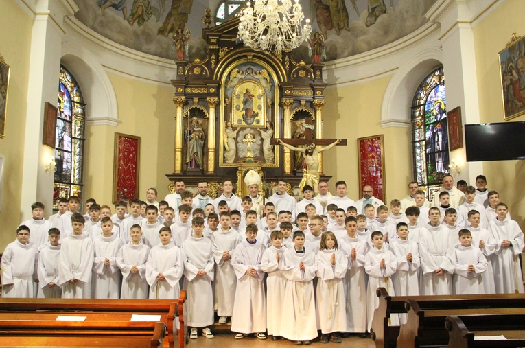 Mystków. Błogosławieństwo nowych lektorów dekanatu Nowy Sącz-Wschód