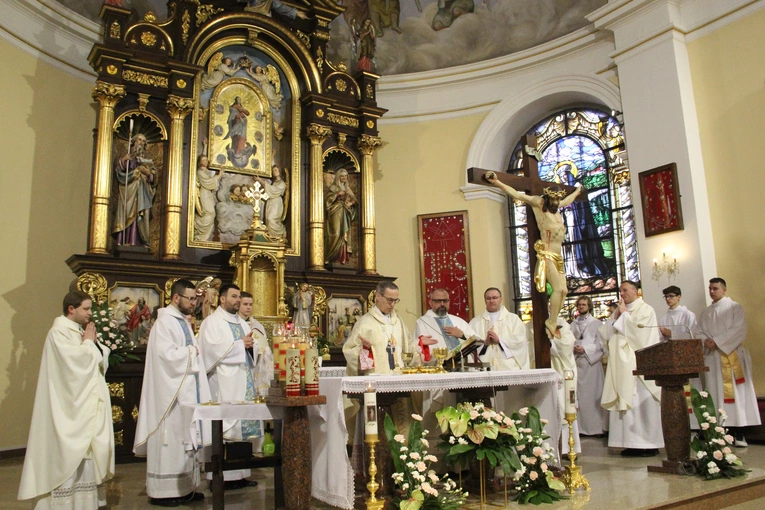 Mystków. Błogosławieństwo nowych lektorów dekanatu Nowy Sącz-Wschód