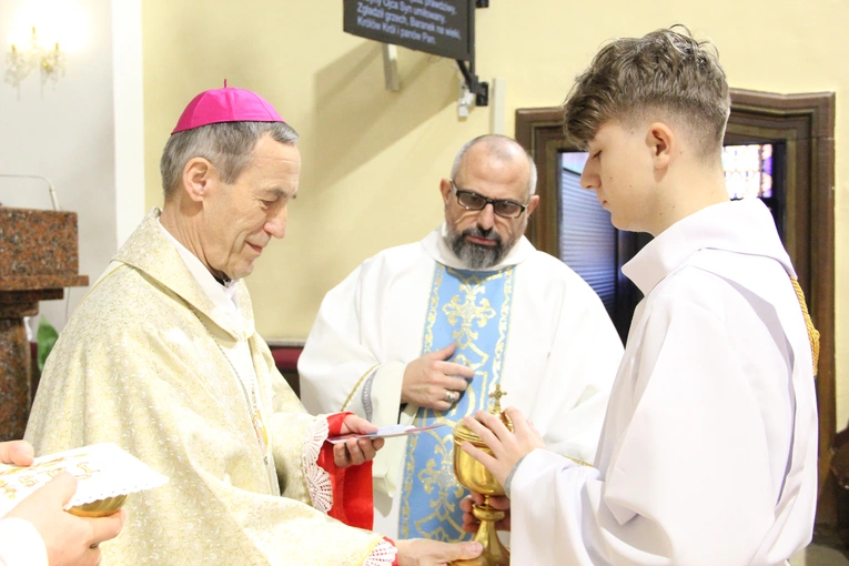 Mystków. Błogosławieństwo nowych lektorów dekanatu Nowy Sącz-Wschód