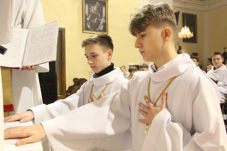 Mystków. Błogosławieństwo nowych lektorów dekanatu Nowy Sącz-Wschód