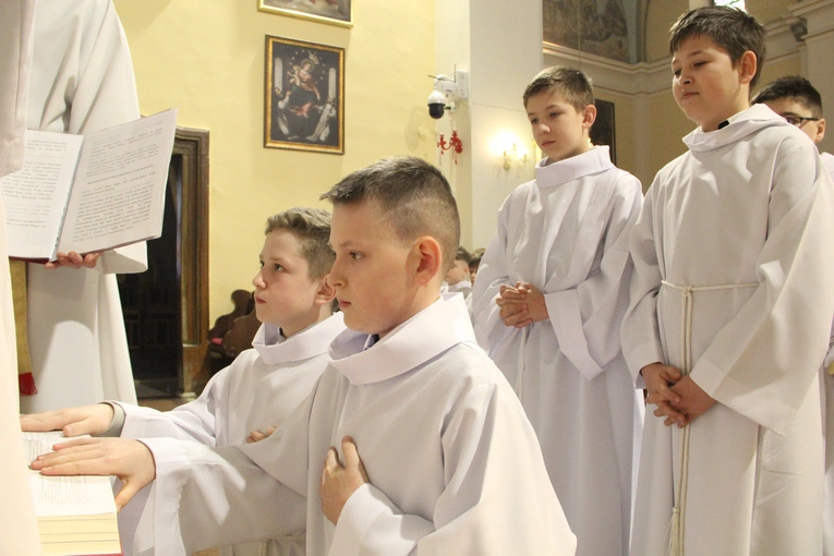 Mystków. Błogosławieństwo nowych lektorów dekanatu Nowy Sącz-Wschód