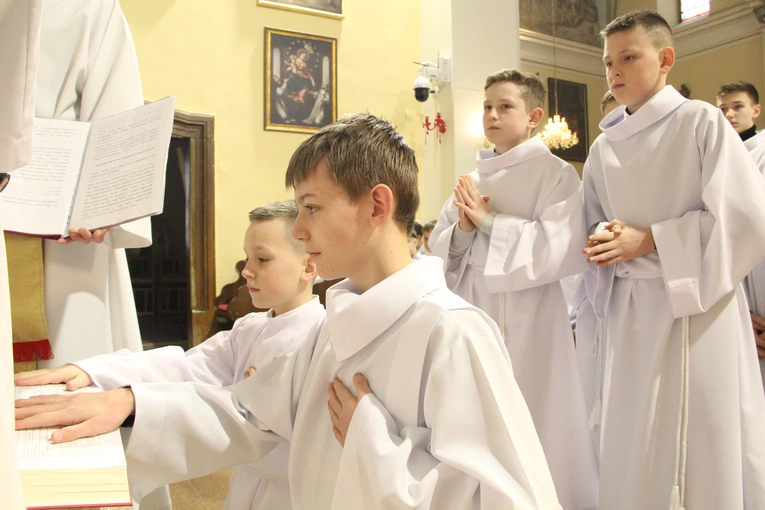 Mystków. Błogosławieństwo nowych lektorów dekanatu Nowy Sącz-Wschód