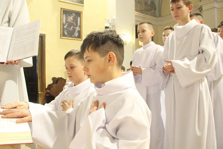Mystków. Błogosławieństwo nowych lektorów dekanatu Nowy Sącz-Wschód