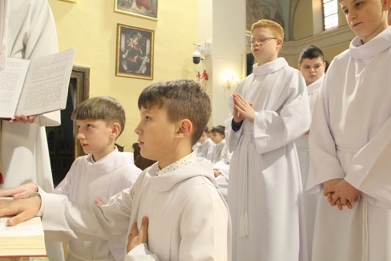 Mystków. Błogosławieństwo nowych lektorów dekanatu Nowy Sącz-Wschód
