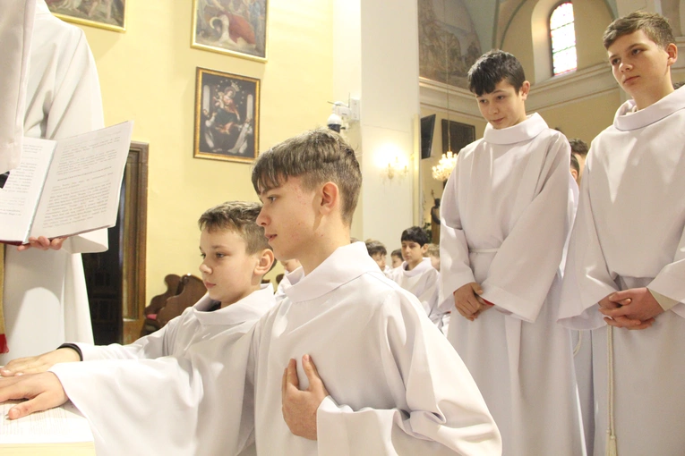 Mystków. Błogosławieństwo nowych lektorów dekanatu Nowy Sącz-Wschód
