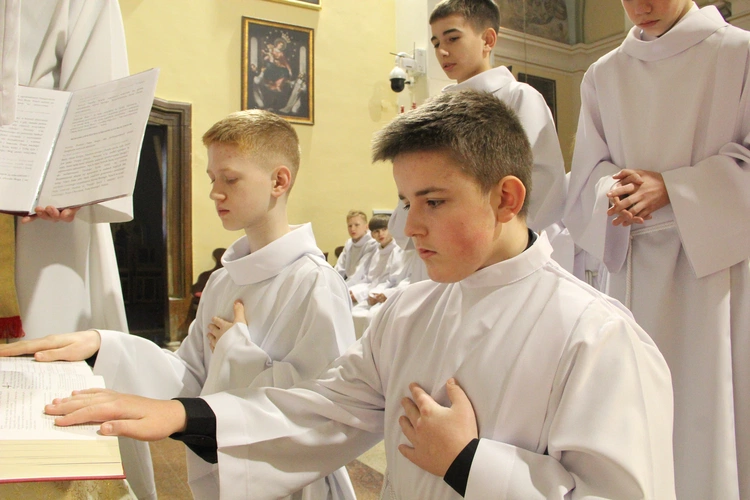 Mystków. Błogosławieństwo nowych lektorów dekanatu Nowy Sącz-Wschód