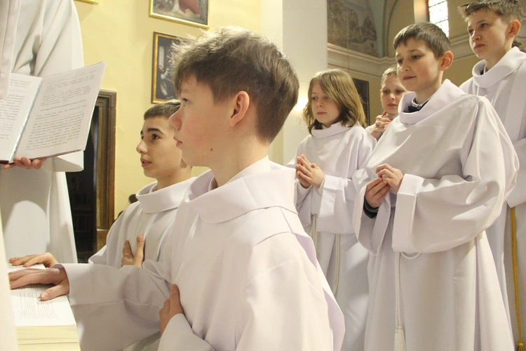 Mystków. Błogosławieństwo nowych lektorów dekanatu Nowy Sącz-Wschód