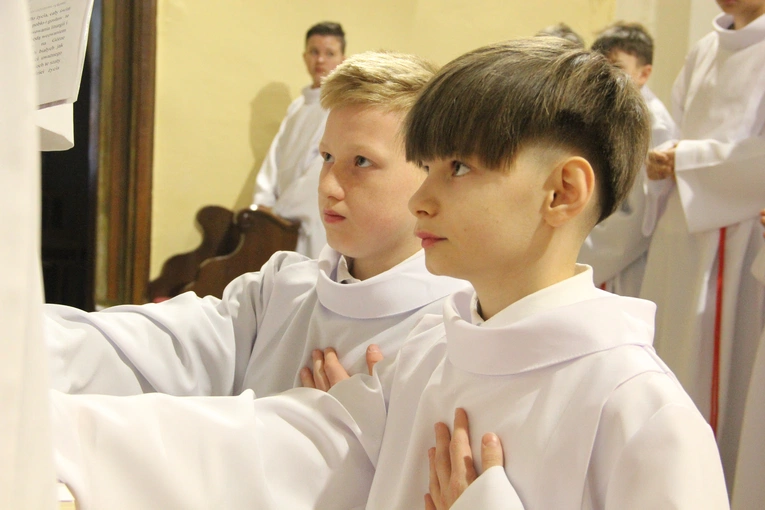 Mystków. Błogosławieństwo nowych lektorów dekanatu Nowy Sącz-Wschód